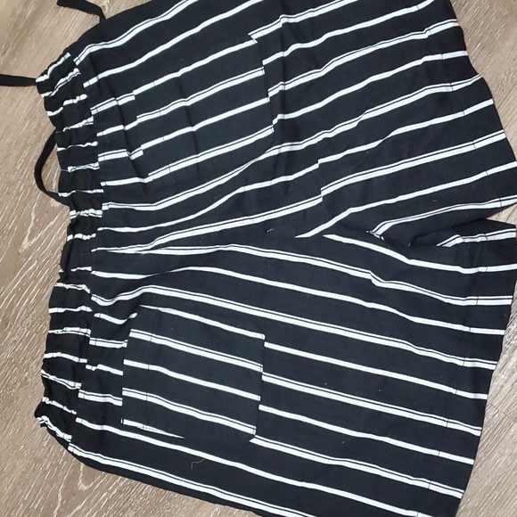 Ladies Shorts 😍 - Picture 3 of 3